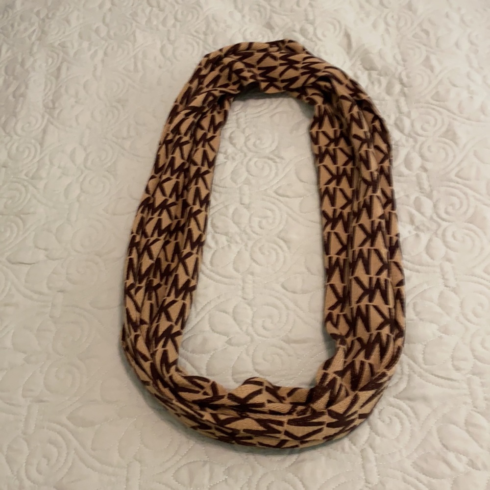 Michael Kors Infinity Scarf - Picture 3 of 5